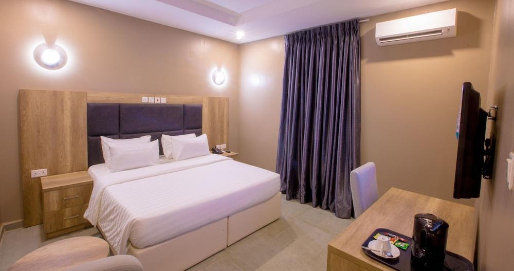 /web/uploads/116/Ivana Suites/header-images/bronze.jpg